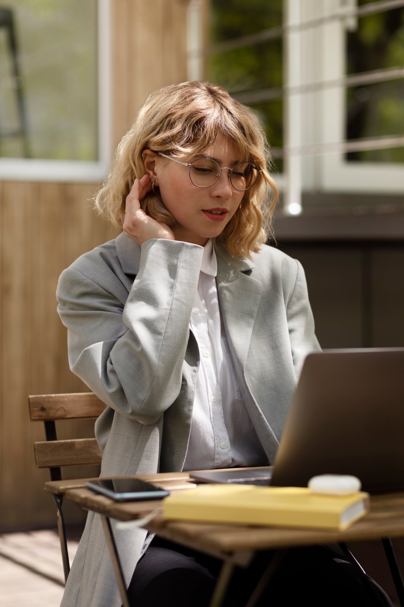 medium-shot-woman-working-laptop